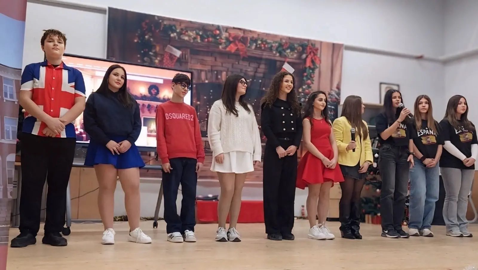 Моменти от многоезичното коледно тържество в НТГ