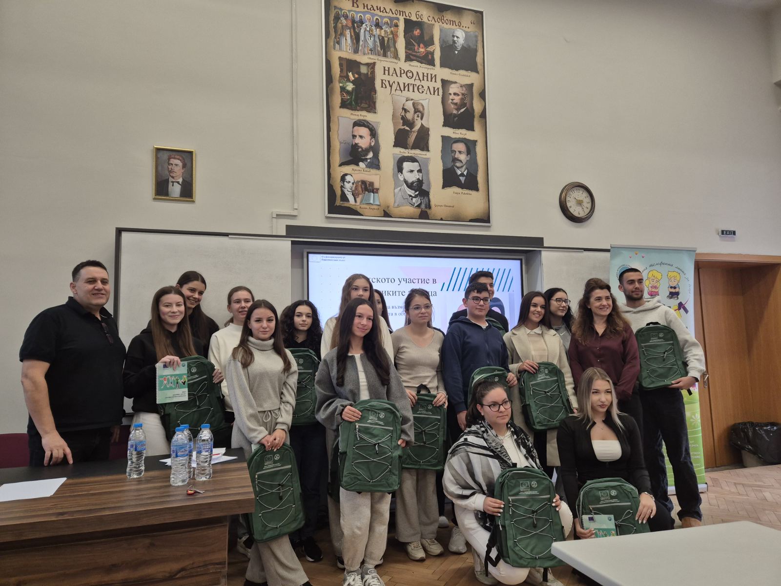 Die Staatliche Agentur für Kinderschutz und Schülerinnen und Schüler der NTG Plowdiw diskutierten wichtige Themen für junge Menschen