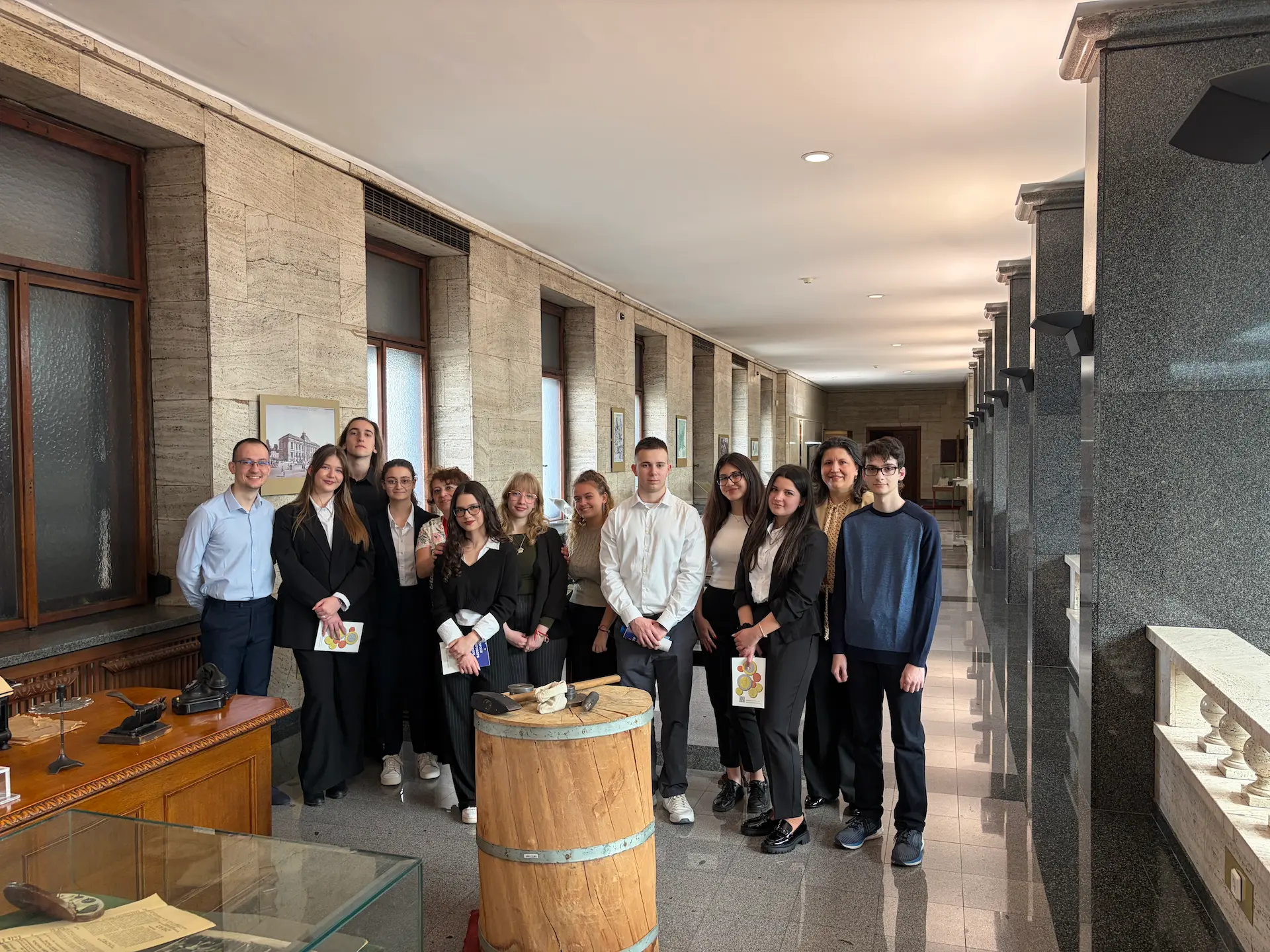 Los futuros especialistas en finanzas en la práctica: inspiradora visita de estudiantes de NTG al Banco Nacional de Bulgaria, la Presidencia y la Cámara de Cuentas