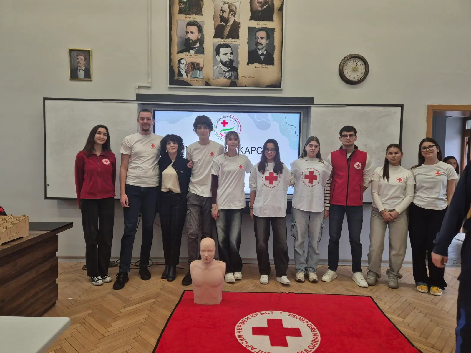 Преди да дойде линейката: Ученици от НТГ се учат как да спасяват живот