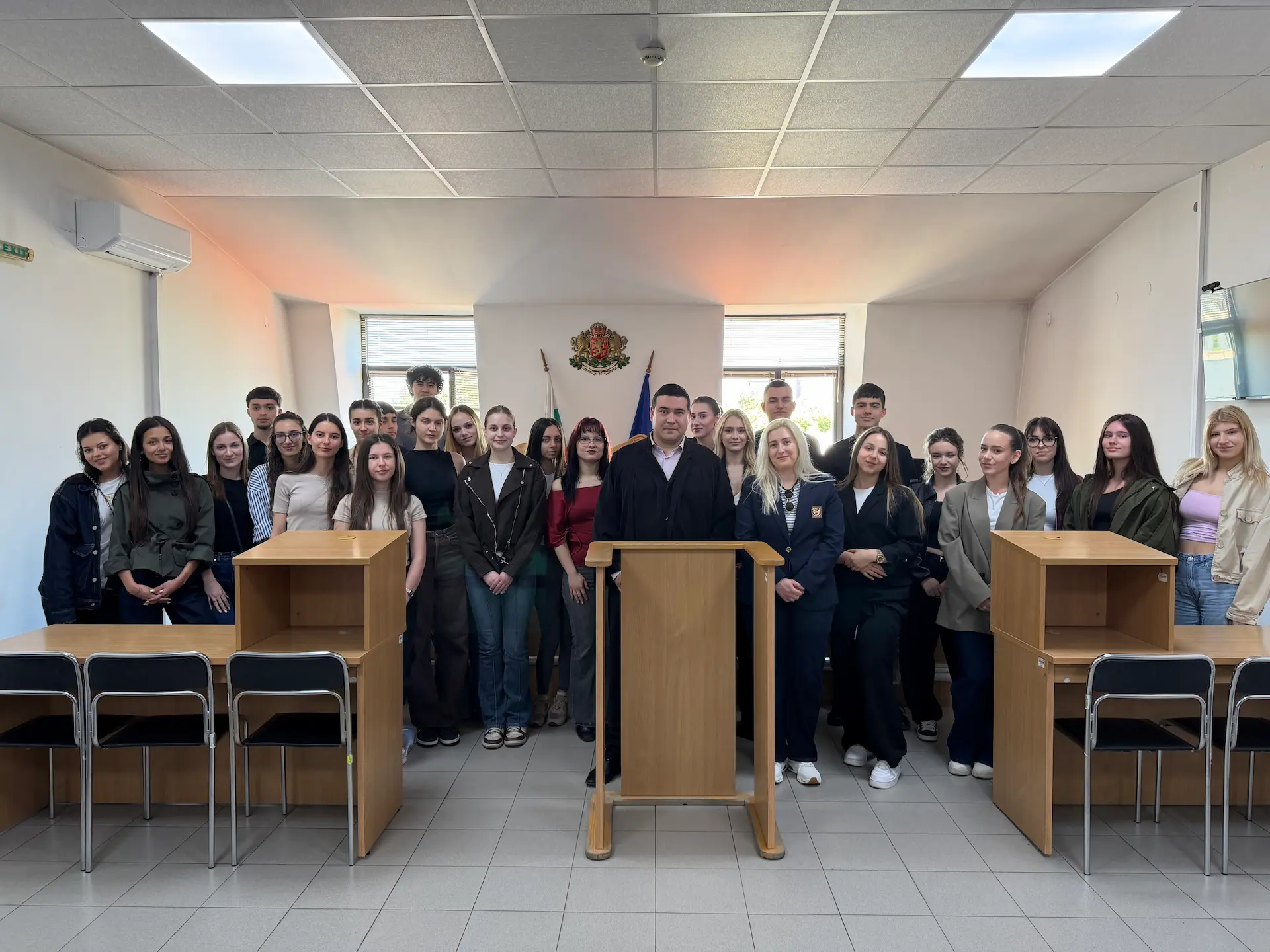 Зрелостници от НТГ влязоха в ролята на съдебни администратори в Районен съд – Пловдив